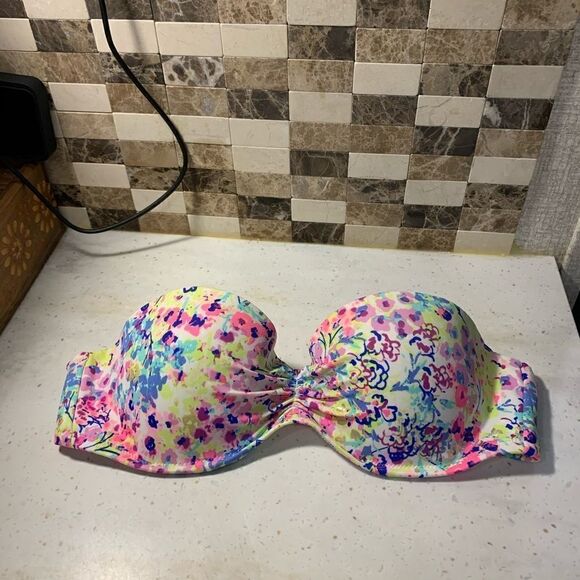Victoria’s Secret Bikini Top  - Picture 1 of 4